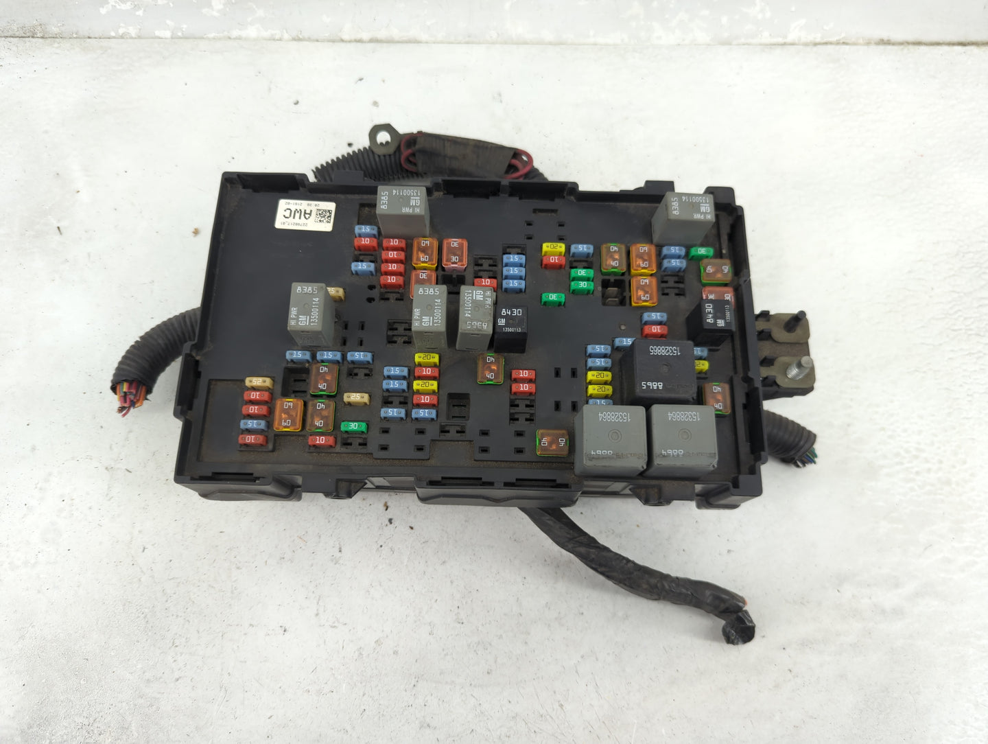 2010-2014 Gmc Yukon Fusebox Fuse Box Panel Relay Module P/N:22798217 Fits Fits 2010 2011 2012 2013 2014 OEM Used Auto Parts 