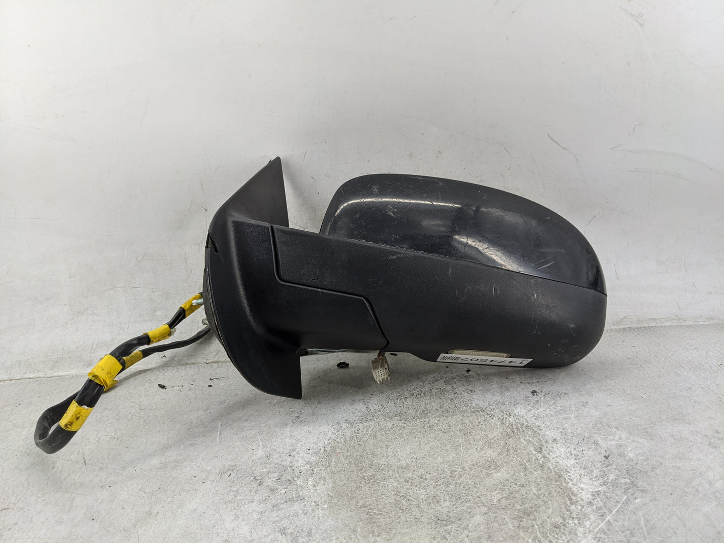 2009-2014 Gmc Yukon Driver Side View Mirror - Left Door Mirror OEM Used - Oemusedautoparts1.com