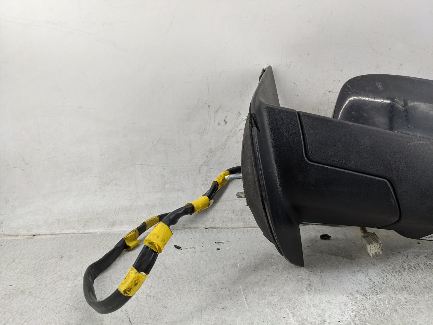 2009-2014 Gmc Yukon Driver Side View Mirror - Left Door Mirror OEM Used - Oemusedautoparts1.com