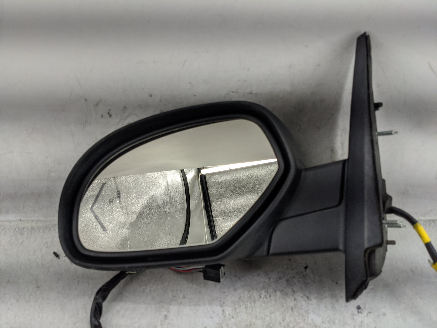 2009-2014 Gmc Yukon Driver Side View Mirror - Left Door Mirror OEM Used - Oemusedautoparts1.com