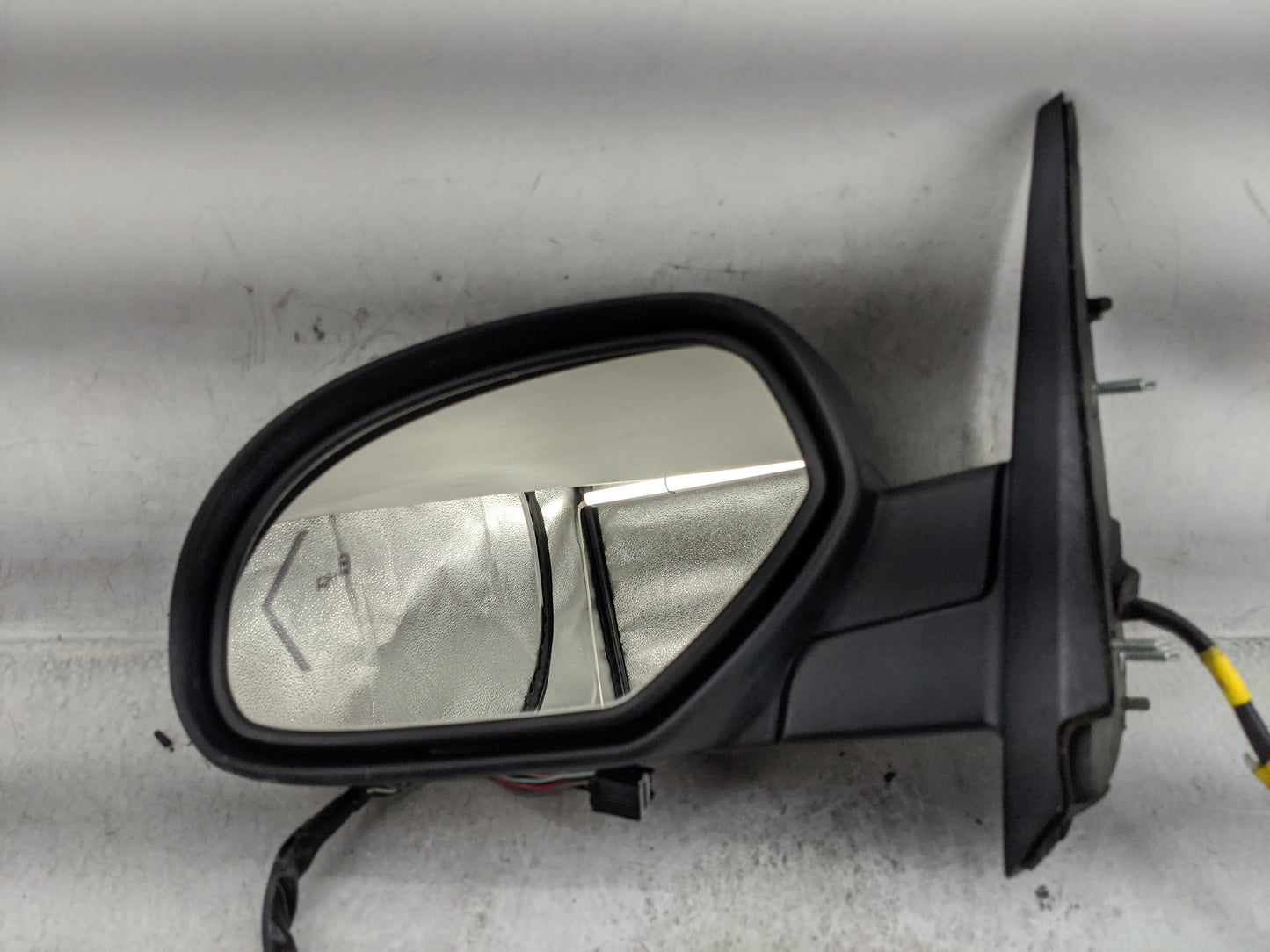 2009-2014 Gmc Yukon Driver Side View Mirror - Left Door Mirror OEM Used - Oemusedautoparts1.com
