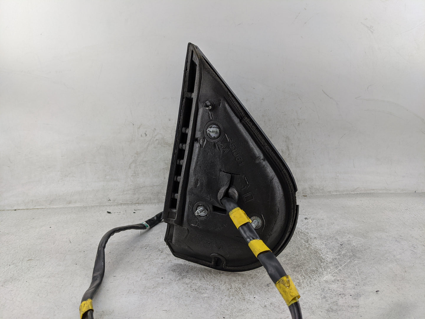 2009-2014 Gmc Yukon Driver Side View Mirror - Left Door Mirror OEM Used - Oemusedautoparts1.com