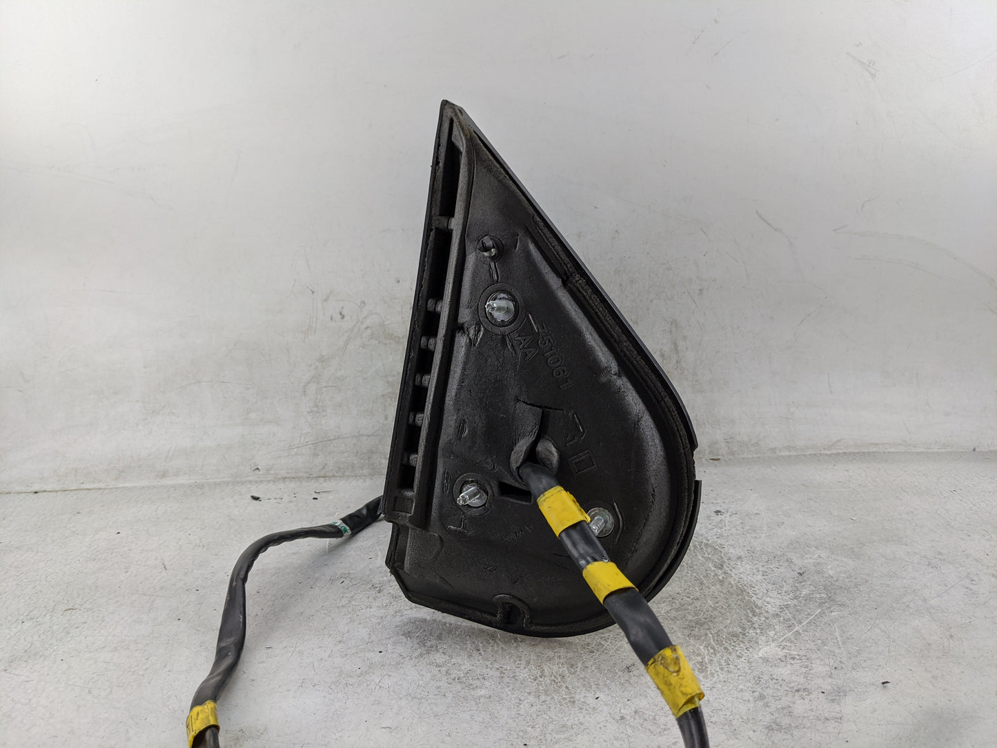 2009-2014 Gmc Yukon Driver Side View Mirror - Left Door Mirror OEM Used - Oemusedautoparts1.com