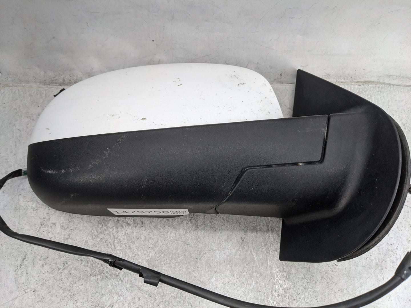 2007-2014 Gmc Yukon Passenger Side View Mirror - Right Door Mirror OEM Used - Oemusedautoparts1.com