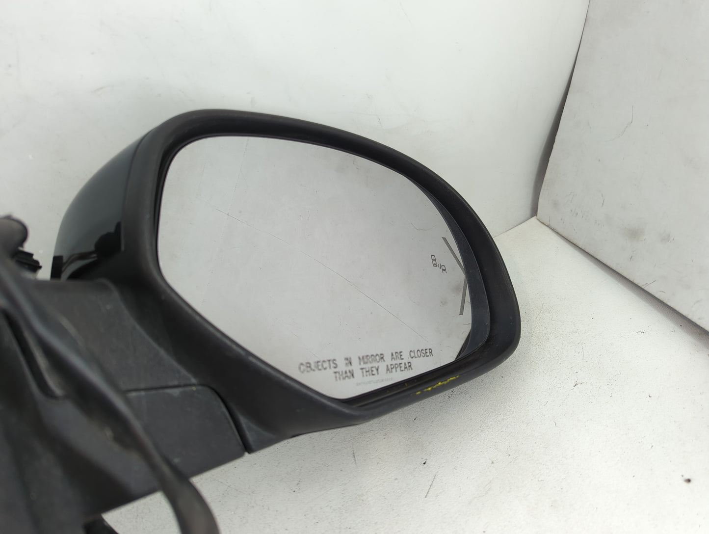 2009-2014 Gmc Yukon Xl Passenger Side View Mirror - Right Door Mirror OEM Used - Oemusedautoparts1.com