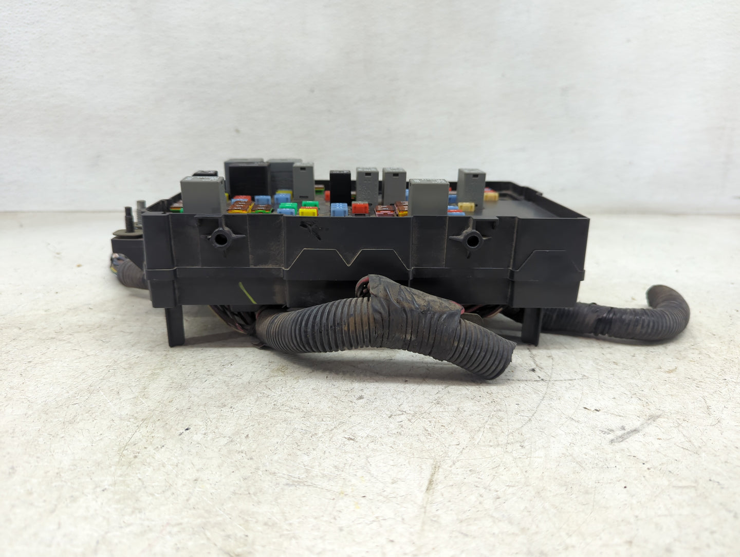 2010-2014 Gmc Yukon Xl Fusebox Fuse Box Panel Relay Module P/N:22798217 Fits Fits 2010 2011 2012 2013 2014 OEM Used Auto Par