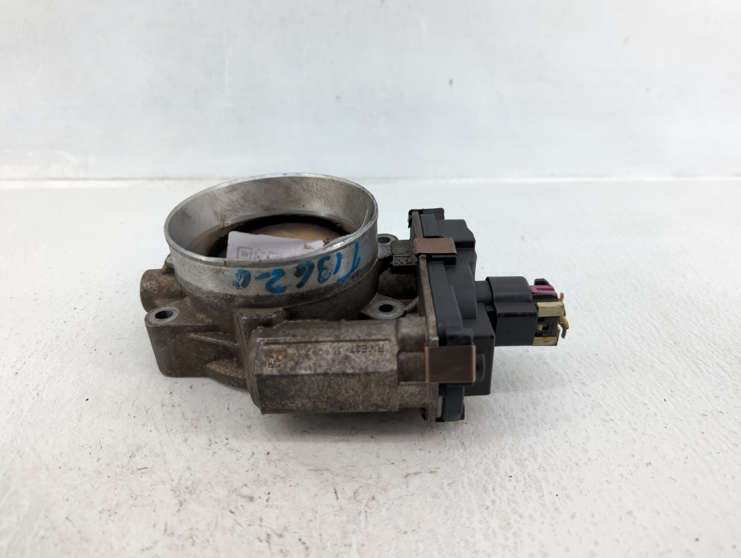 2009-2014 Gmc Yukon Xl Throttle Body P/N:RME87-3C9992 Fits Fits 2009 2010 2011 2012 2013 2014 2015 OEM Used Auto Parts - Oem