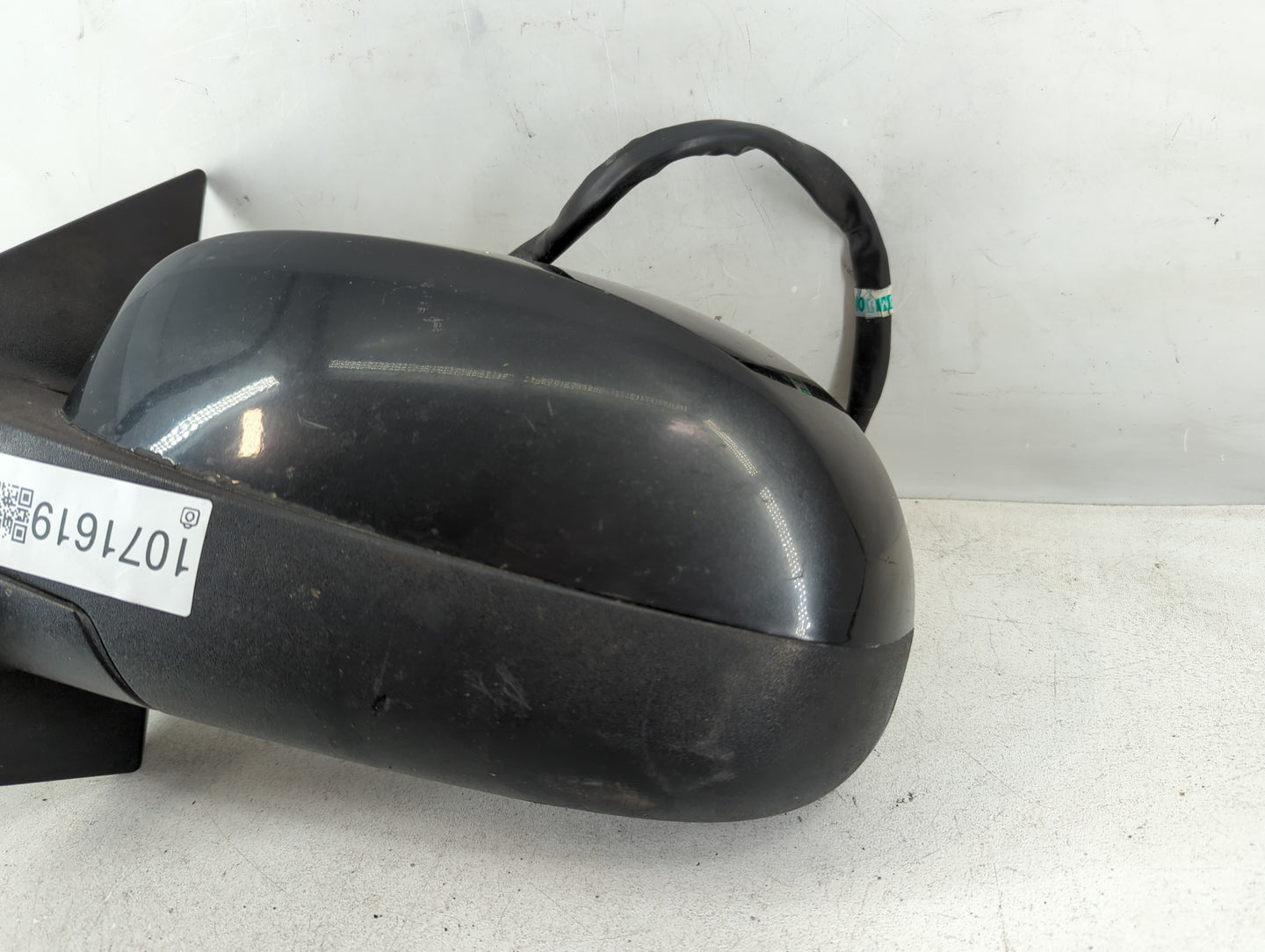 2009-2014 Gmc Yukon Xl 1500 Driver Side View Mirror - Left Door Mirror OEM Used - Oemusedautoparts1.com