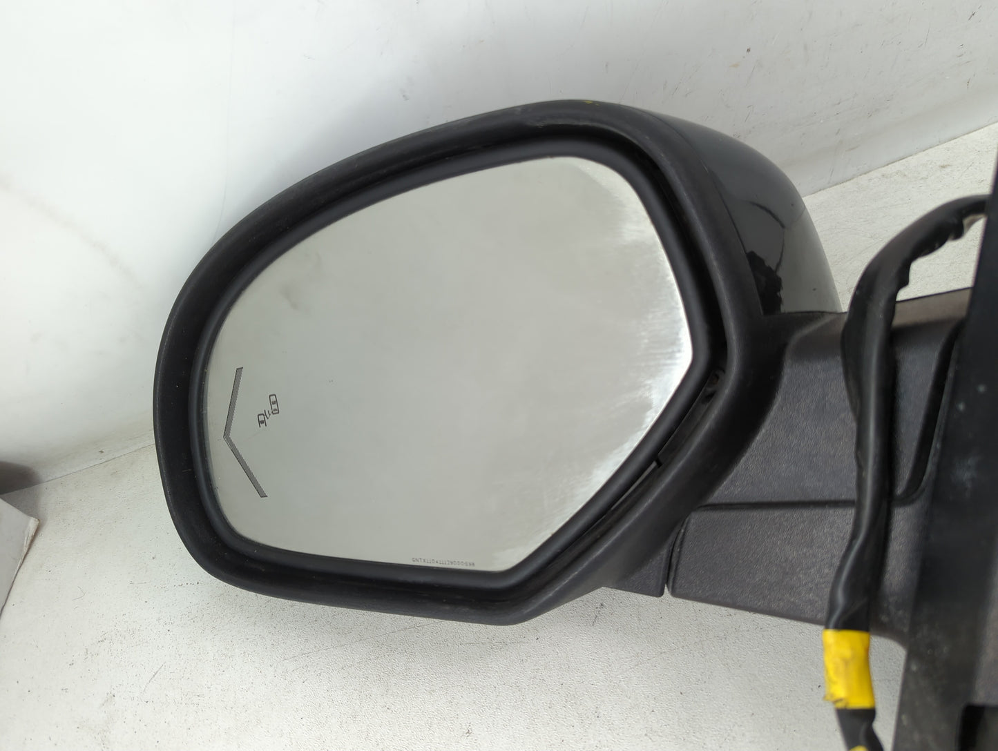 2009-2014 Gmc Yukon Xl 1500 Driver Side View Mirror - Left Door Mirror OEM Used - Oemusedautoparts1.com
