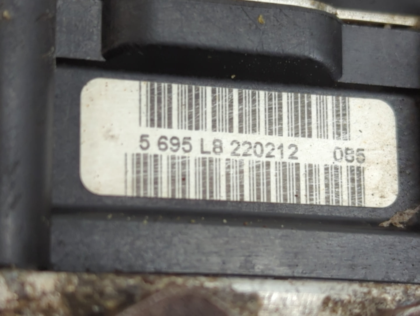 2009-2014 Gmc Yukon Xl 1500 ABS Pump Control Module Replacement P/N:5 695 L8 Fits Fits 2009 2010 2011 2012 2013 2014 OEM Use