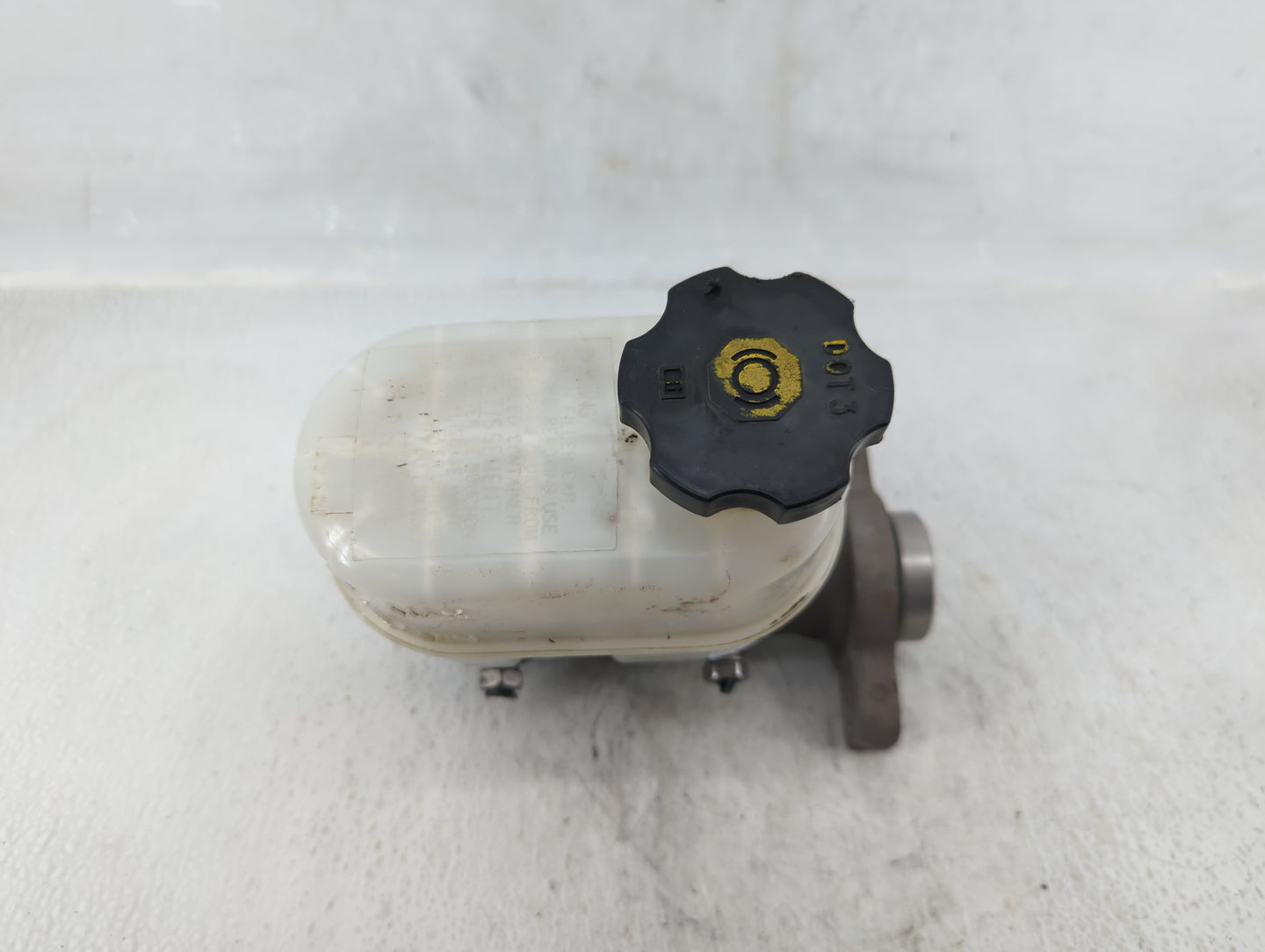 2009-2014 Gmc Yukon Xl 1500 Brake Master Cylinder - Oemusedautoparts1.com