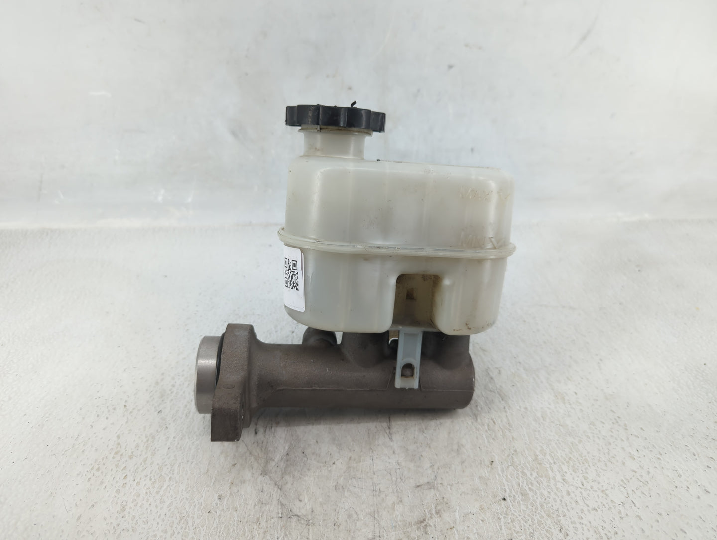 2009-2014 Gmc Yukon Xl 1500 Brake Master Cylinder - Oemusedautoparts1.com
