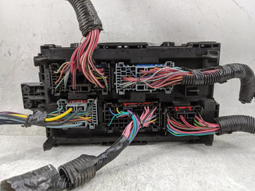 2010-2013 Gmc Yukon Xl 2500 Fusebox Fuse Box Panel Relay Module P/N:22798217_01 15328864 Fits Fits 2010 2011 2012 2013 2014 OEM Used Auto Parts