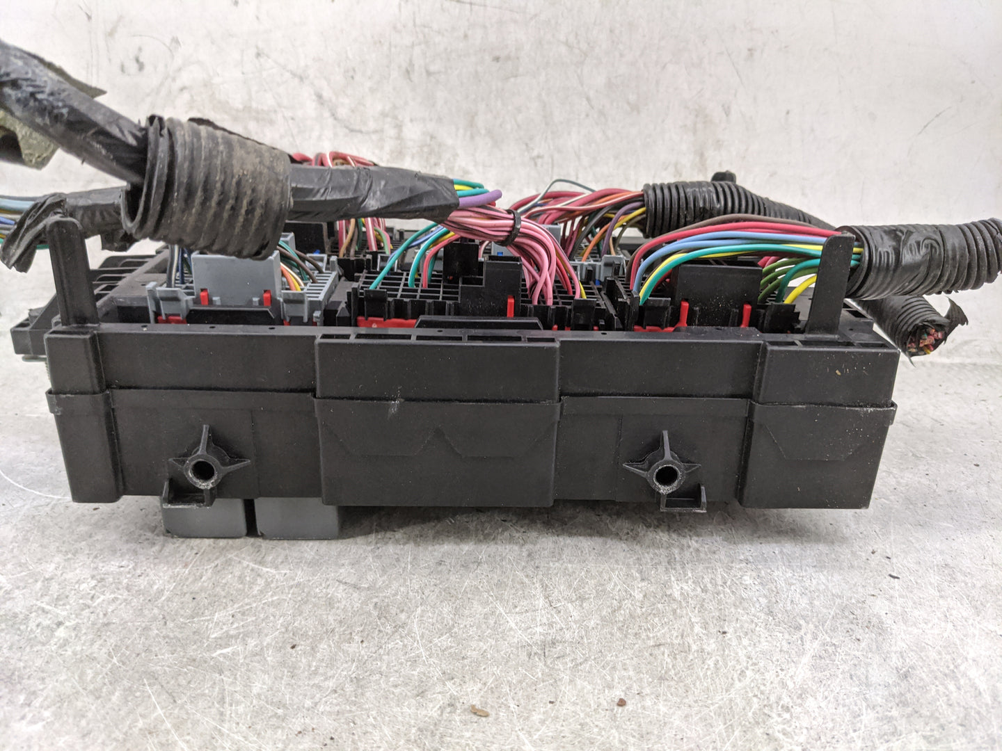 2010-2013 Gmc Yukon Xl 2500 Fusebox Fuse Box Panel Relay Module P/N:22798217_01 15328864 Fits Fits 2010 2011 2012 2013 2014 