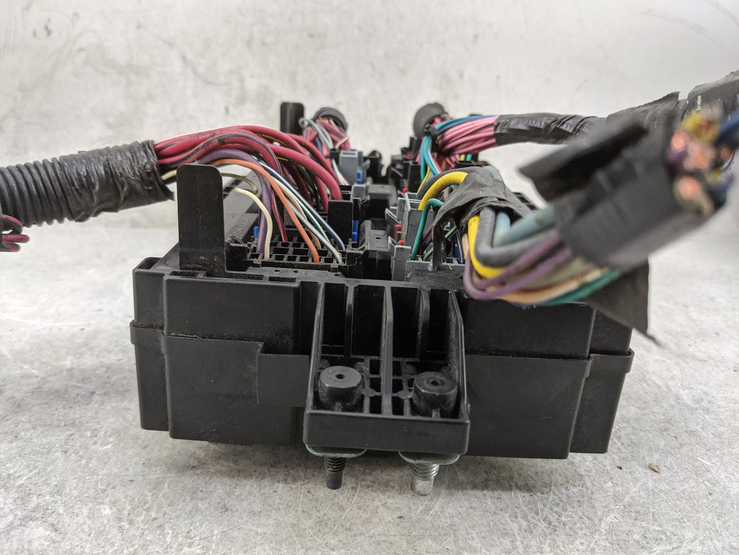 2010-2013 Gmc Yukon Xl 2500 Fusebox Fuse Box Panel Relay Module P/N:22798217_01 15328864 Fits Fits 2010 2011 2012 2013 2014 