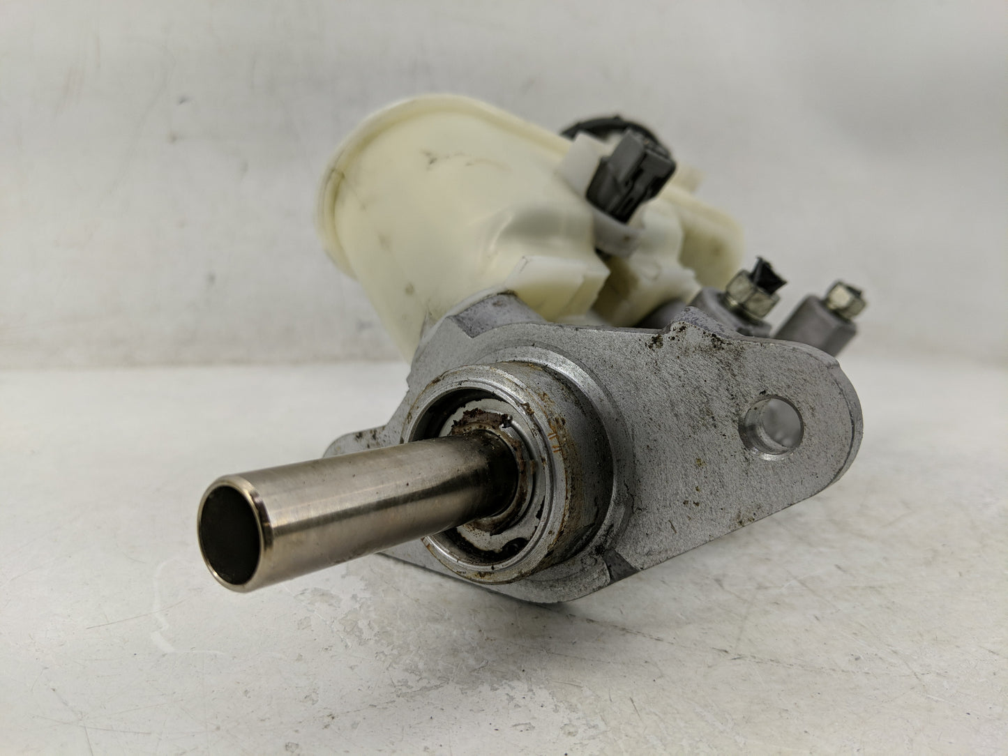 2008-2012 Honda Accord Brake Master Cylinder - Oemusedautoparts1.com