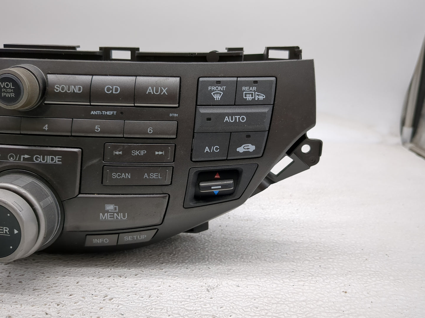2011-2012 Honda Accord Radio AM FM Cd Player Receiver Replacement P/N:39100-TA0-A921-M1 Fits Fits 2011 2012 OEM Used Auto Pa