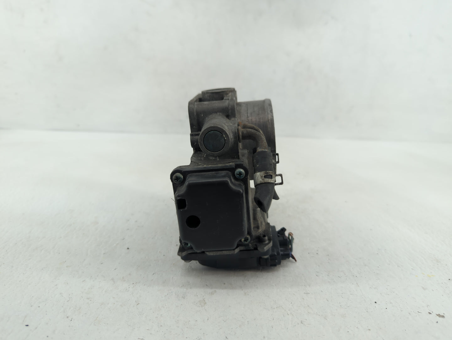 2008-2012 Honda Accord Throttle Body P/N:GMF3B 1430 02P07, GMD7A, GMD7B Fits Fits 2008 2009 2010 2011 2012 OEM Used Auto Par