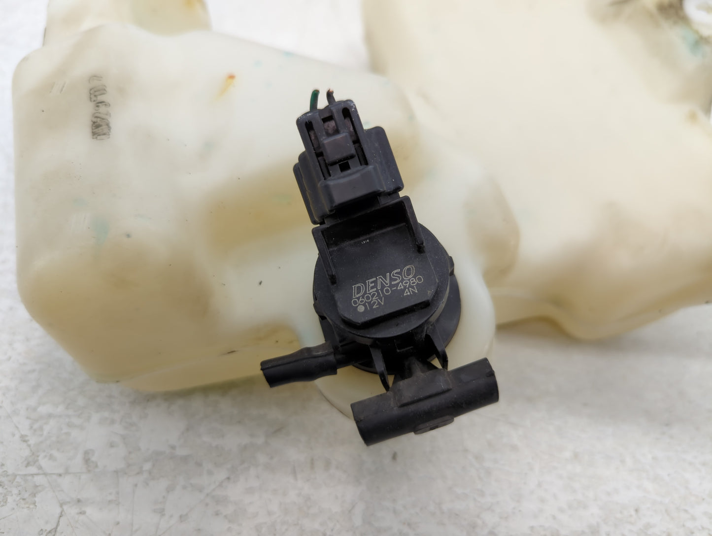 2008-2012 Honda Accord Windshield Washer Fluid Reservoir Bottle Oem - Oemusedautoparts1.com
