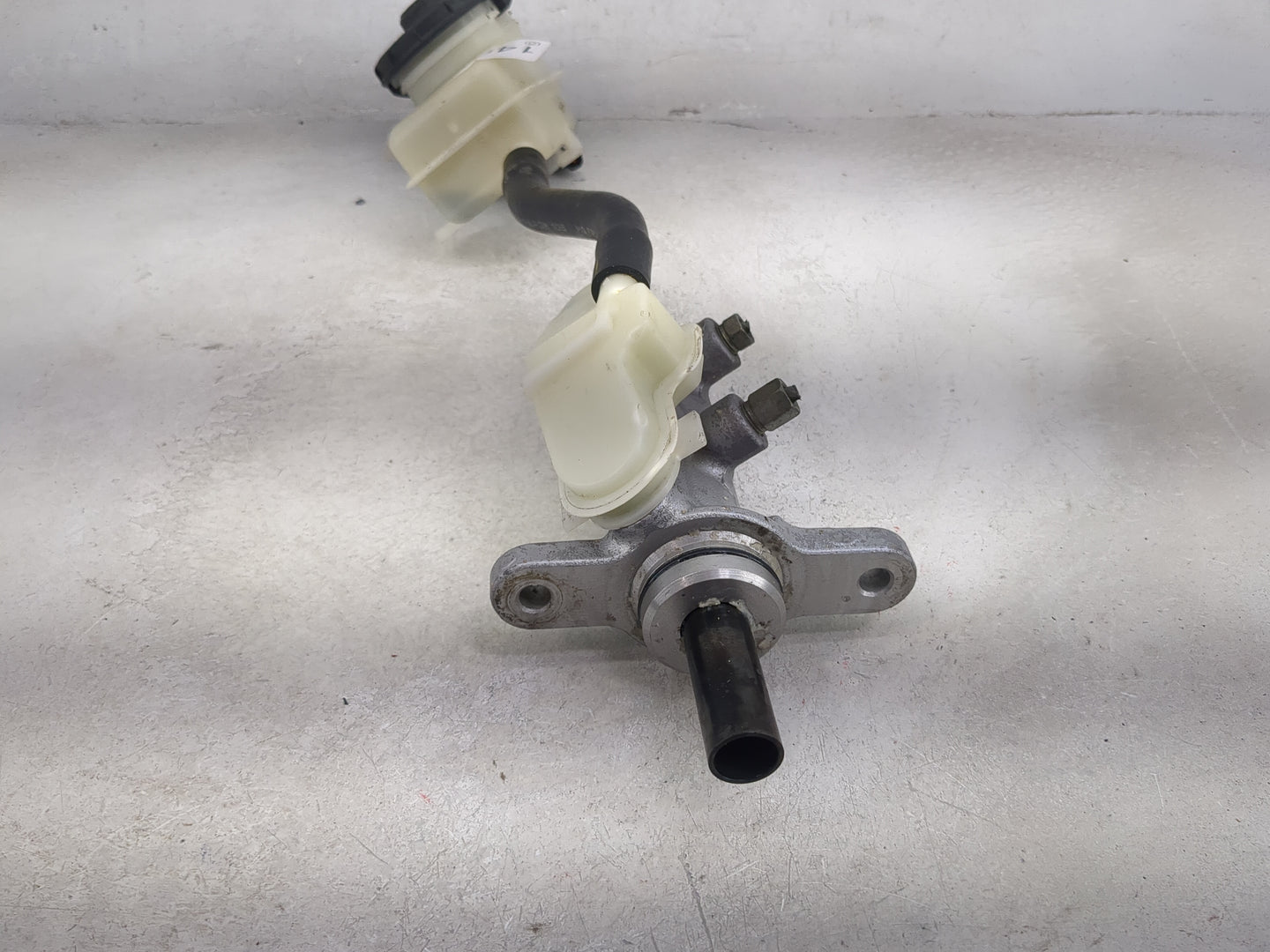2012-2015 Honda Civic Brake Master Cylinder 1492070 - Oemusedautoparts1.com