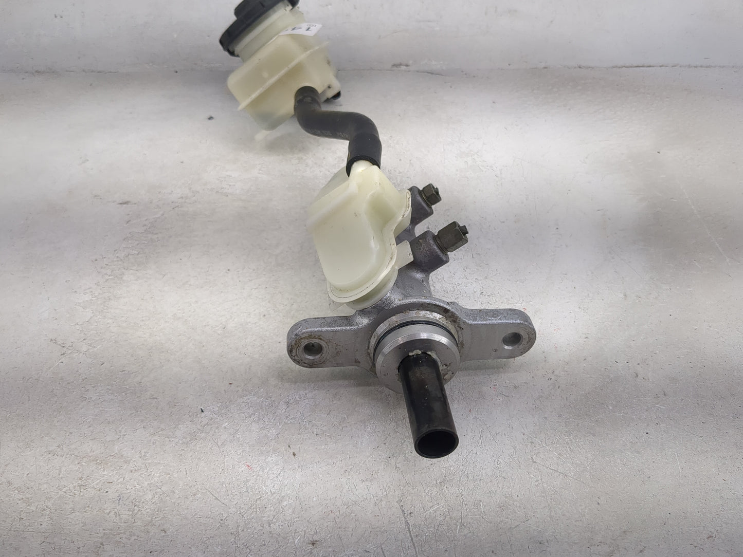 2012-2015 Honda Civic Brake Master Cylinder 1492070 - Oemusedautoparts1.com