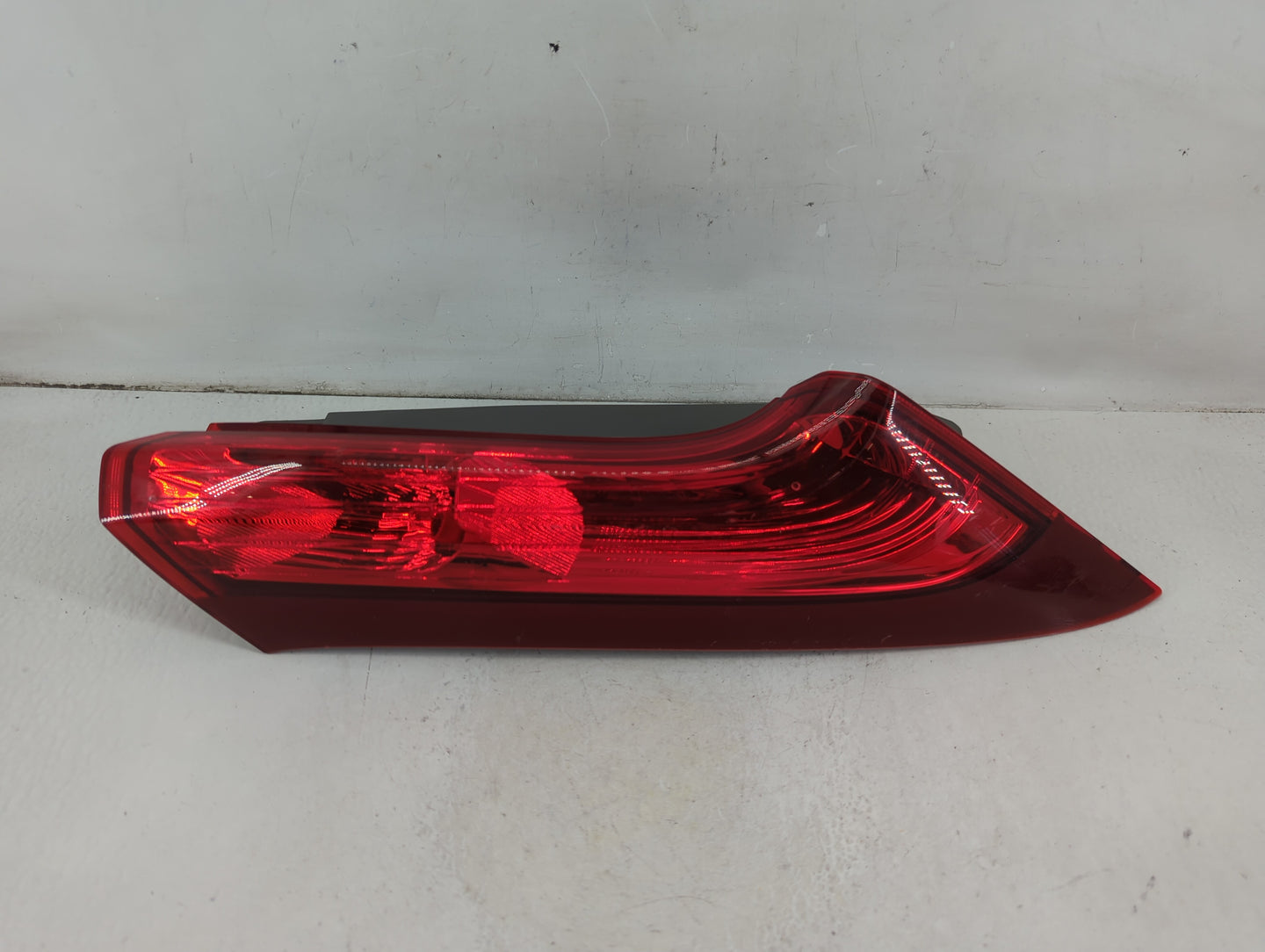 2012-2014 Honda Cr-V Tail Light Assembly Passenger Right OEM Fits Fits 2012 2013 2014 OEM Used Auto Parts - Oemusedautoparts
