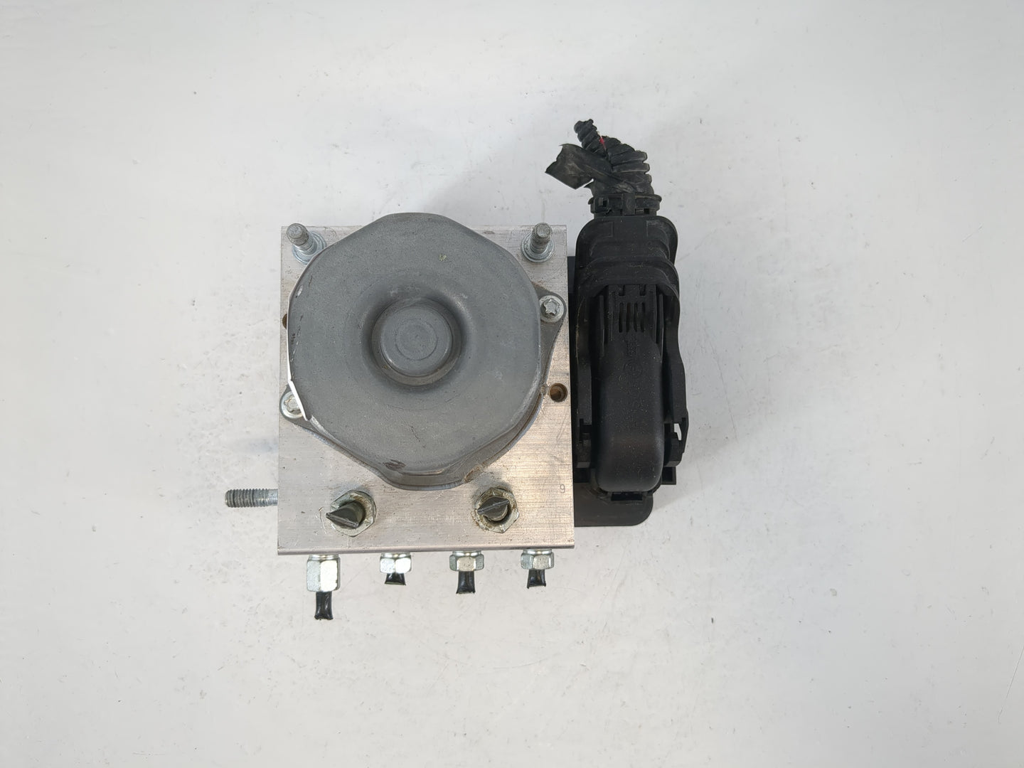 2012 Honda Cr-V ABS Pump Control Module Replacement P/N:57110-t0h-a030 m1 Fits OEM Used Auto Parts - Oemusedautoparts1.com