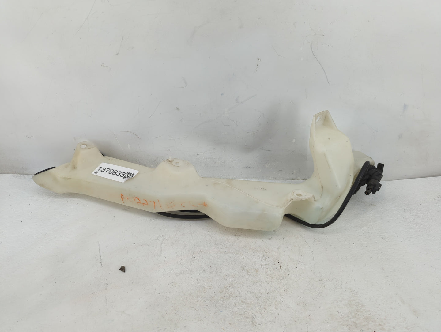 2012-2012 Honda Cr-v Windshield Washer Fluid Reservoir Bottle Oem - Oemusedautoparts1.com