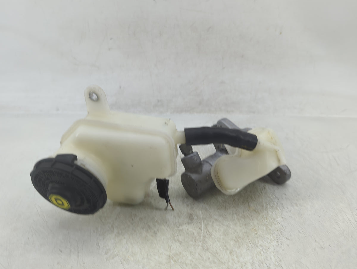 2012-2016 Honda Cr-v Brake Master Cylinder 1383102 - Oemusedautoparts1.com