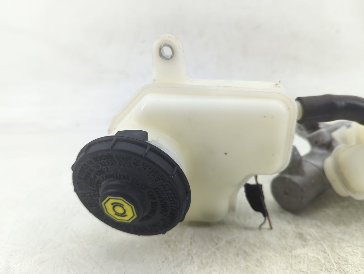 2012-2016 Honda Cr-v Brake Master Cylinder 1383102 - Oemusedautoparts1.com
