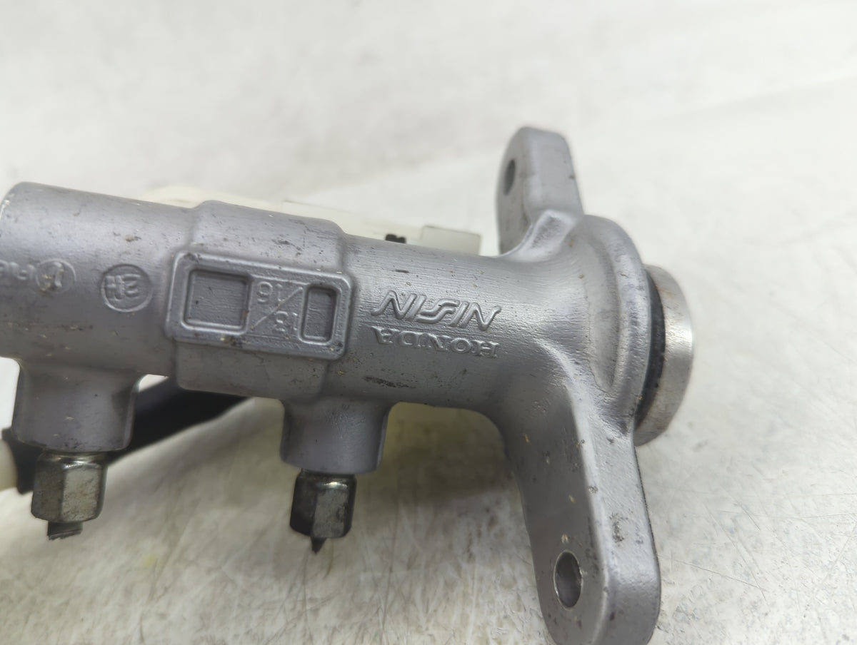 2012-2016 Honda Cr-v Brake Master Cylinder 1383102 - Oemusedautoparts1.com