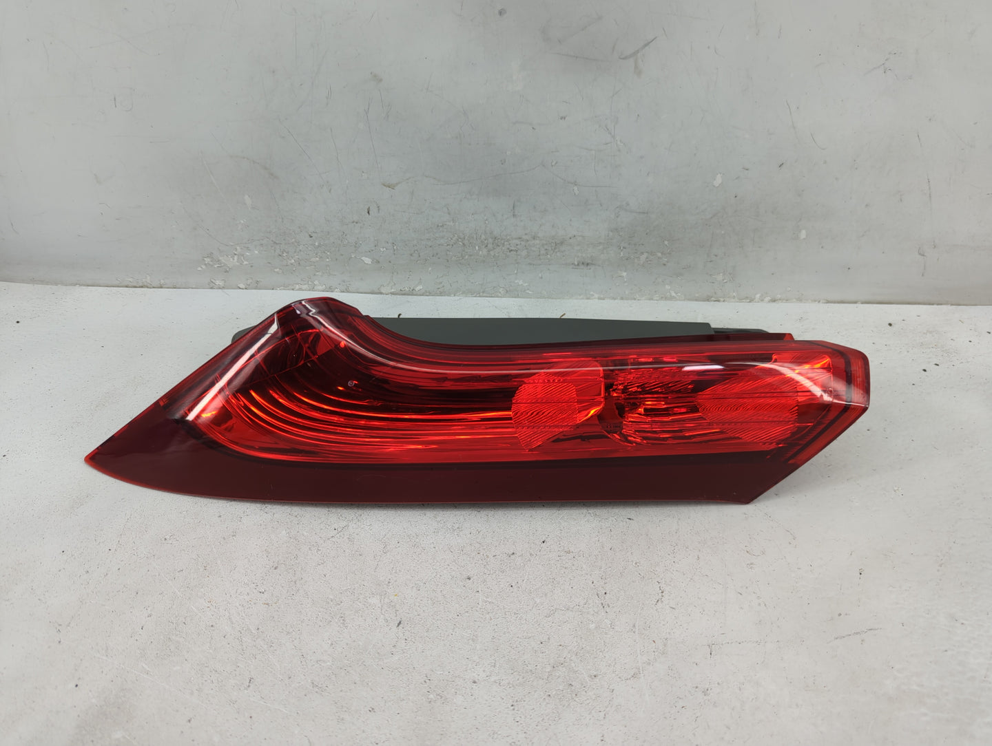 2012-2014 Honda Cr-V Tail Light Assembly Driver Left OEM P/N:P9839 Fits Fits 2012 2013 2014 OEM Used Auto Parts - Oemusedaut