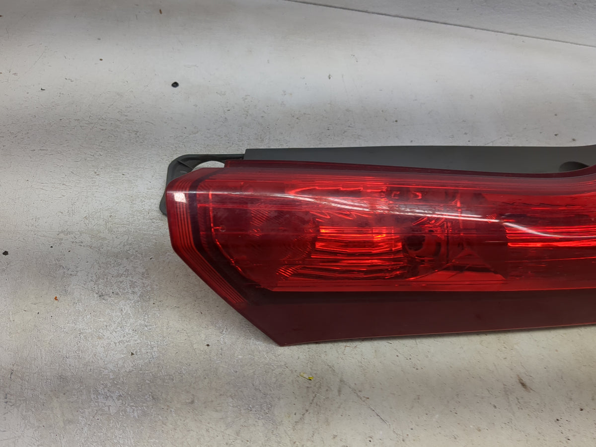 2012-2014 Honda Cr-v Passenger Right Side Deck Lid Mounted Tail Light 1513726 - Oemusedautoparts1.com