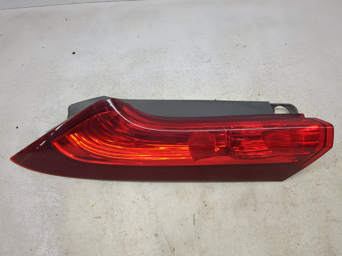 2012-2014 Honda Cr-v Driver Left Side Deck Lid Mounted Tail Light 1513727 - Oemusedautoparts1.com
