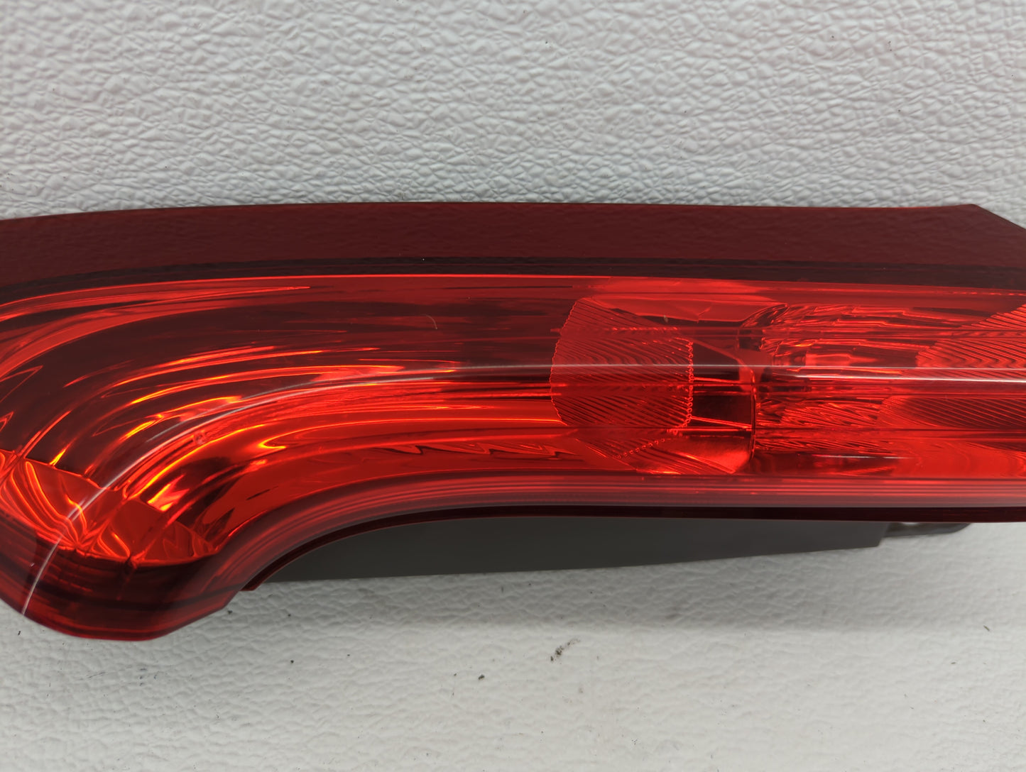 2012-2014 Honda Cr-V Tail Light Assembly Passenger Right OEM P/N:UE23CXT0AAA0 UP18BYTOAAAO, UA21CXT0AAA0 Fits Fits 2012 2013