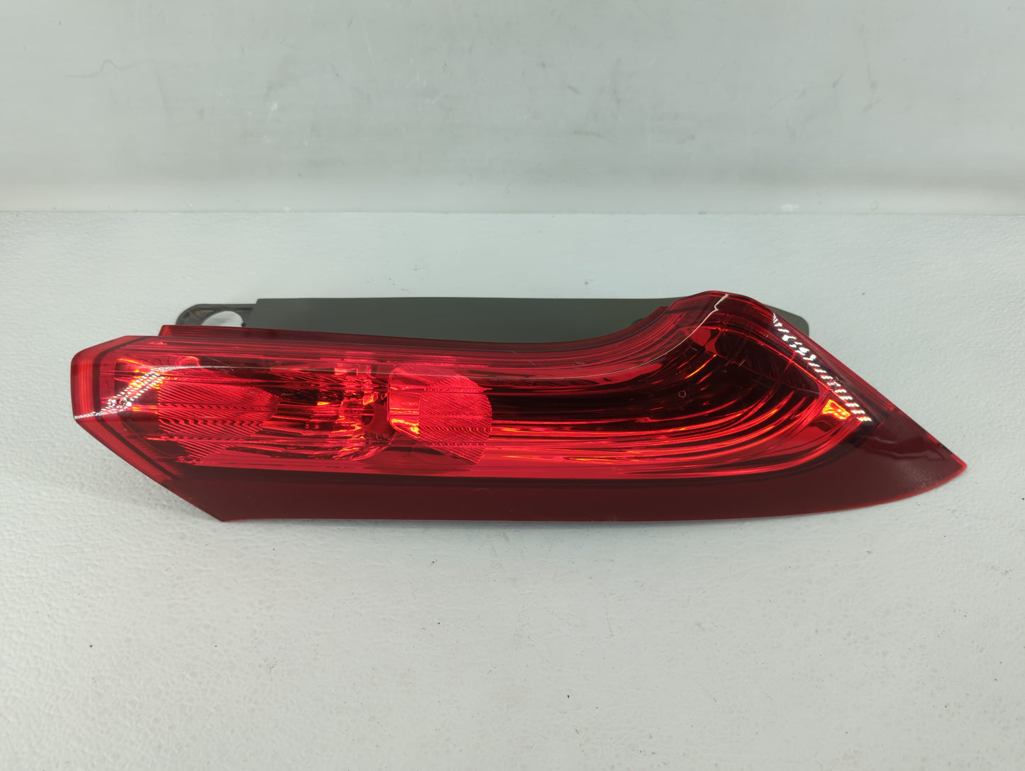 2012-2014 Honda Cr-V Tail Light Assembly Passenger Right OEM P/N:UA10CZT0AAA0 UE23CXT0AAA0, UP18BYTOAAAO Fits Fits 2012 2013