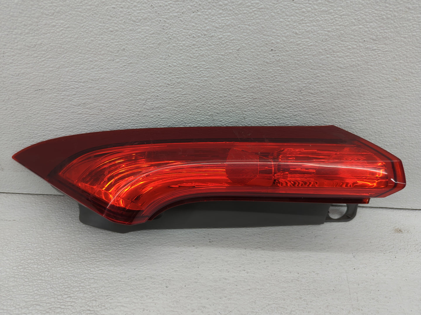 2012-2014 Honda Cr-V Tail Light Assembly Passenger Right OEM P/N:UA10CZT0AAA0 UE23CXT0AAA0, UP18BYTOAAAO Fits Fits 2012 2013