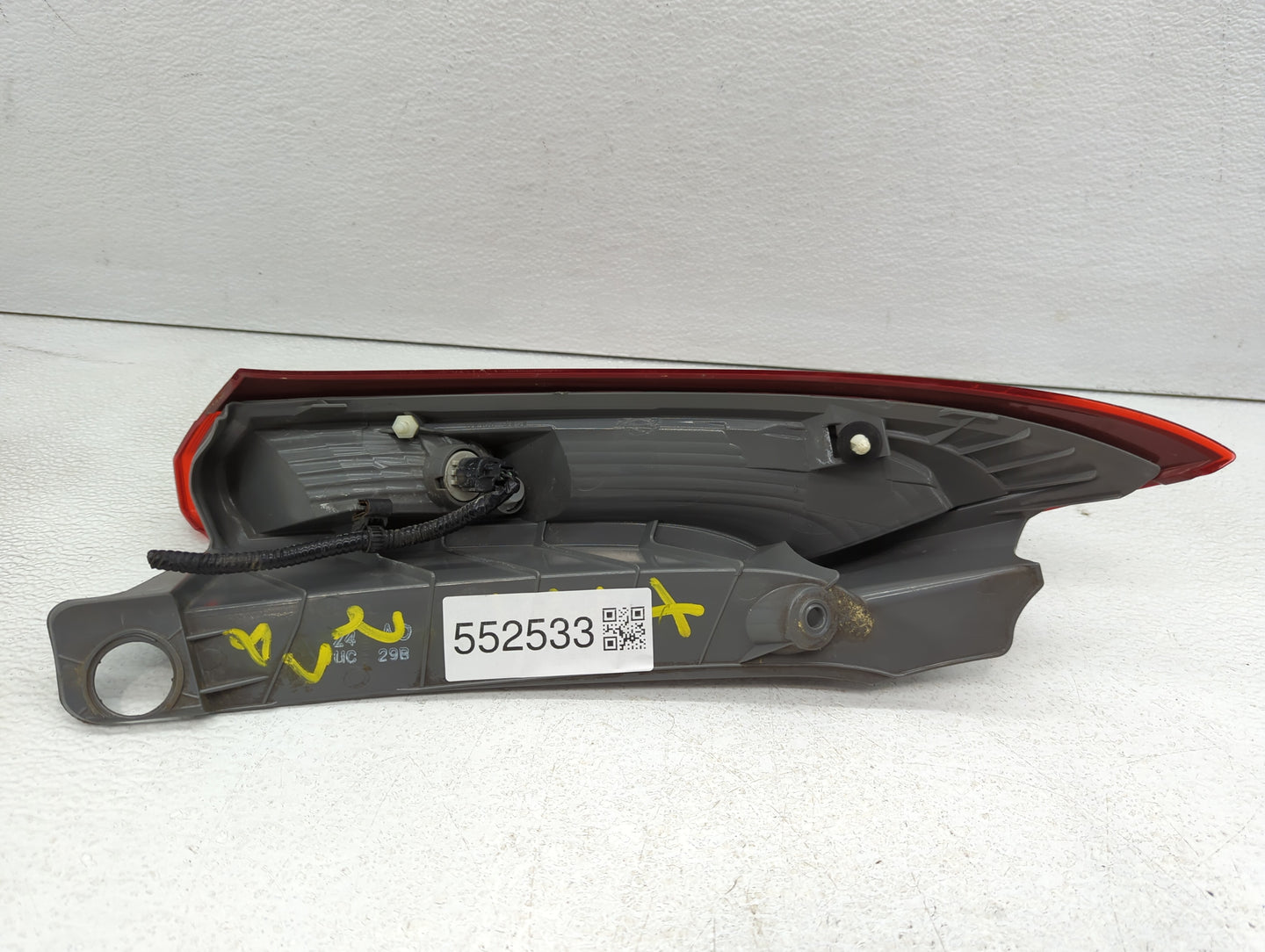 2012-2014 Honda Cr-V Tail Light Assembly Passenger Right OEM P/N:UA10CZT0AAA0 UE23CXT0AAA0, UP18BYTOAAAO Fits Fits 2012 2013