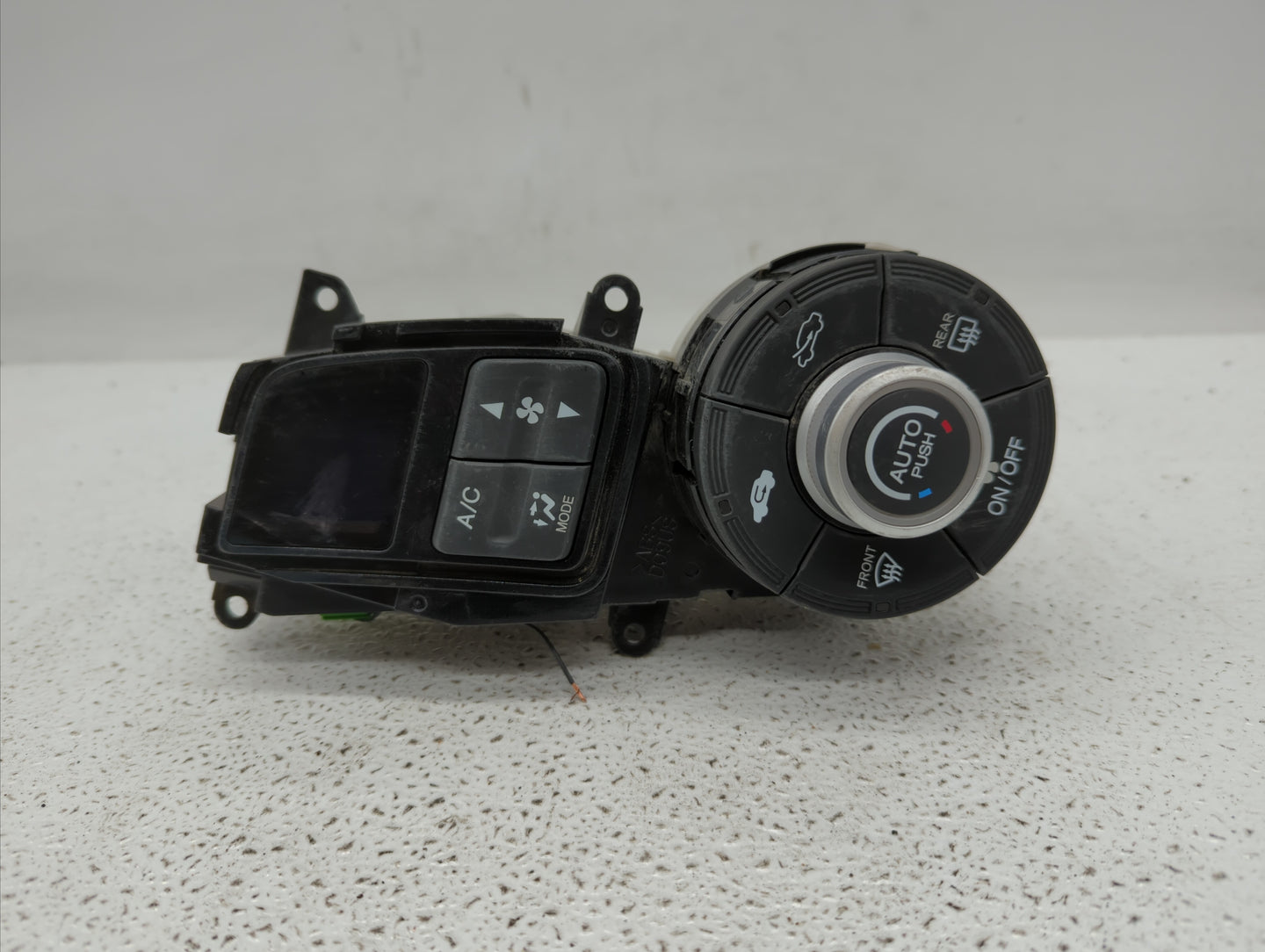 2012-2014 Honda Insight Climate Control Module Temperature AC/Heater Replacement P/N:DO9US Fits Fits 2012 2013 2014 OEM Used