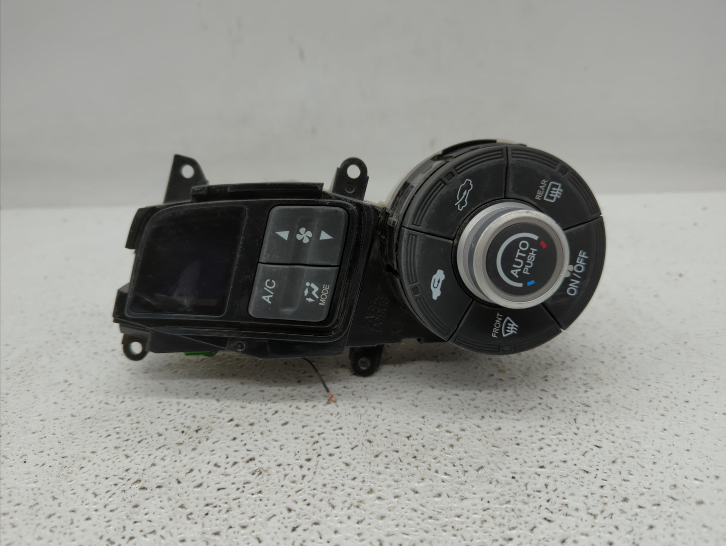 2012-2014 Honda Insight Climate Control Module Temperature AC/Heater Replacement P/N:DO9US Fits Fits 2012 2013 2014 OEM Used