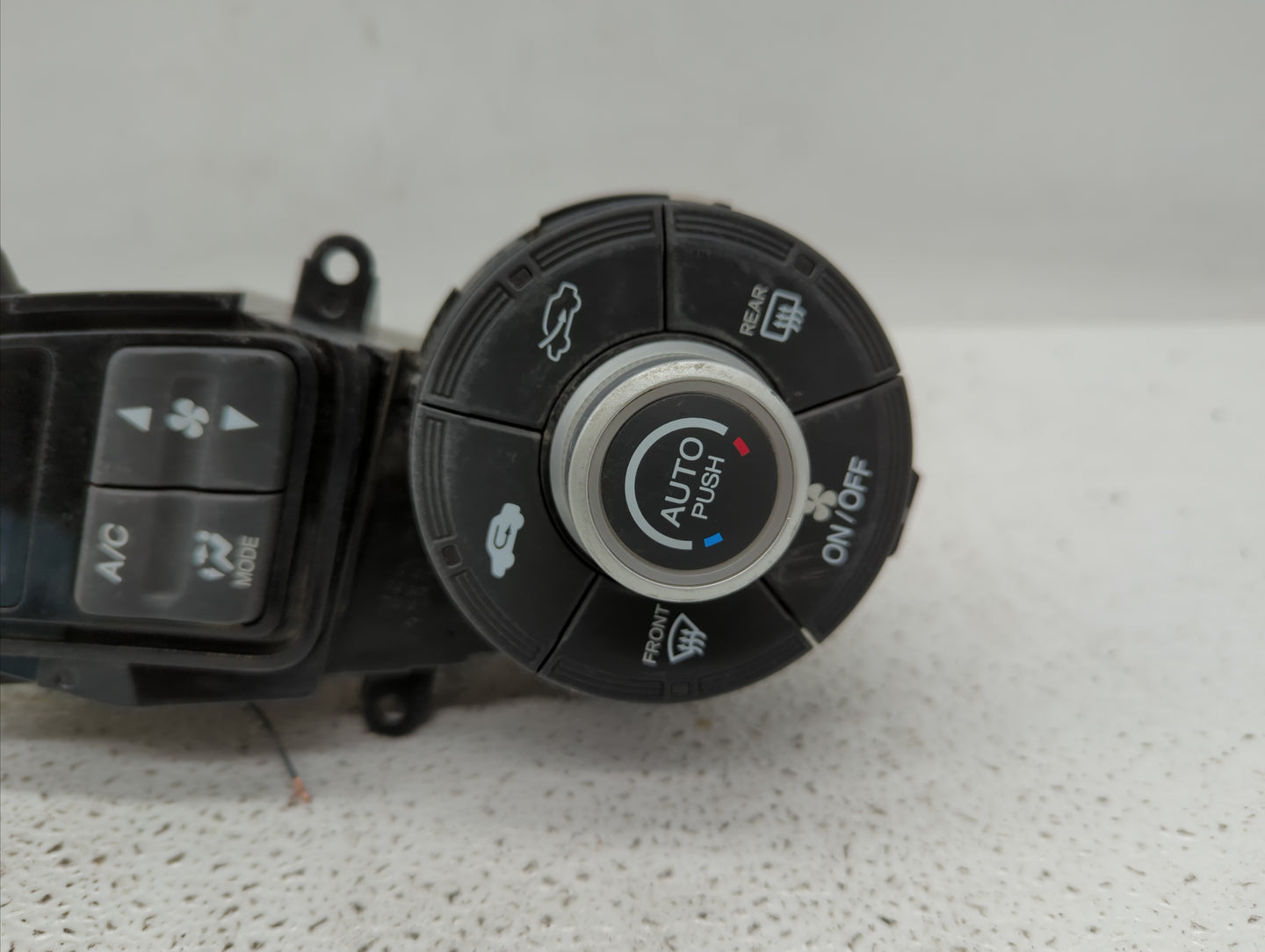2012-2014 Honda Insight Climate Control Module Temperature AC/Heater Replacement P/N:DO9US Fits Fits 2012 2013 2014 OEM Used