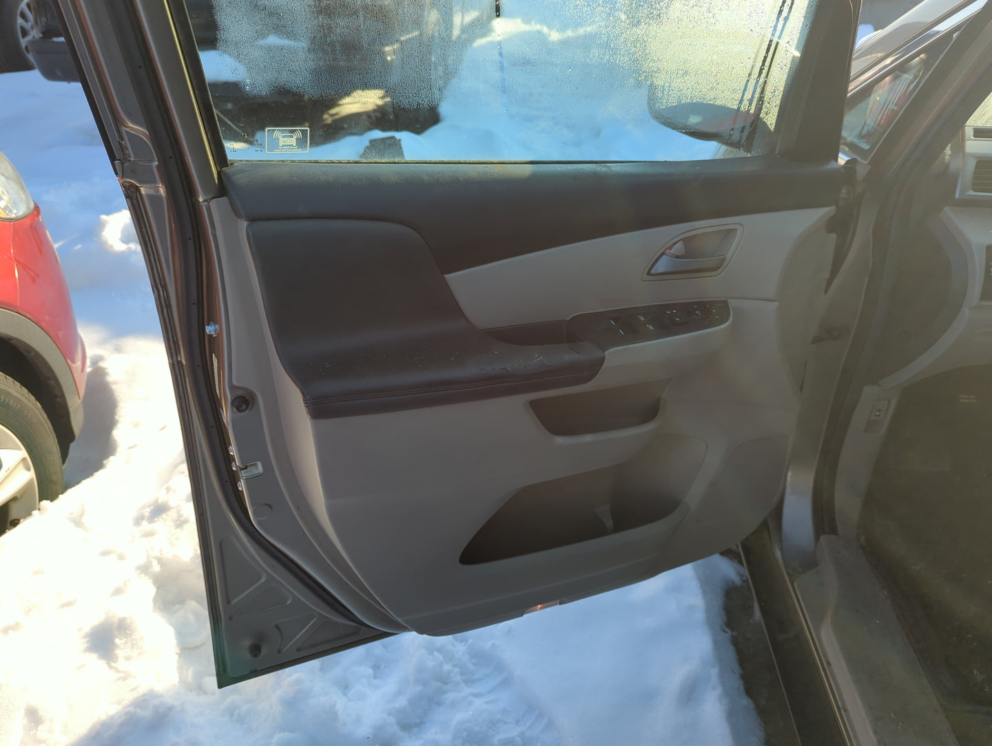 2012 Honda Odyssey Front Left Driver Interior Door Panel Trim 1365119 - Oemusedautoparts1.com