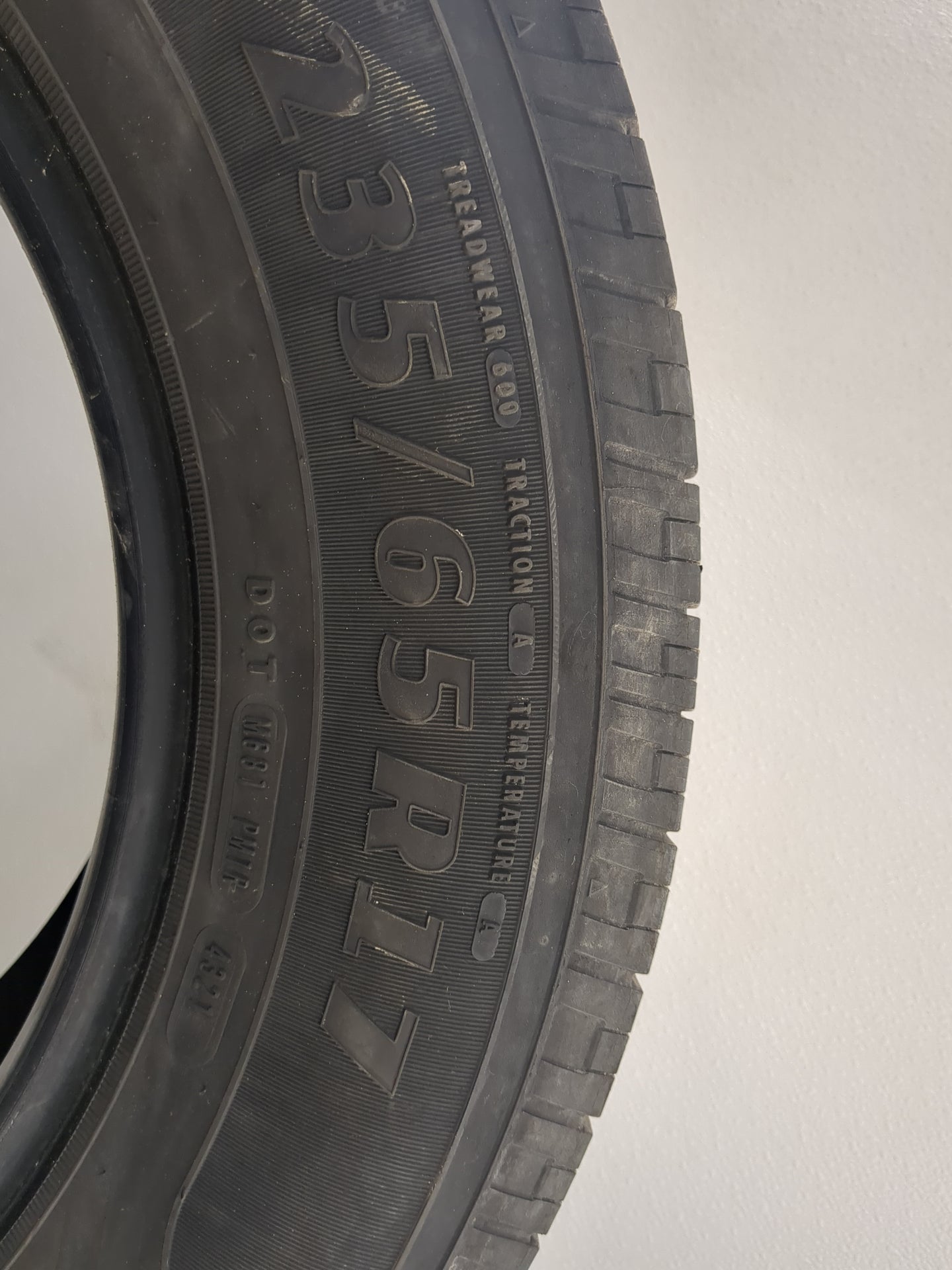 Used Tire 235/65R17 GOODYEAR RELIANT ALL SEASON 104V - Tread Depth 6/32 - Oemusedautoparts1.com
