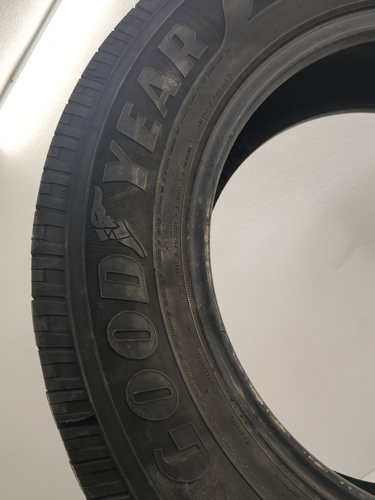 Used Tire 235/65R17 GOODYEAR RELIANT ALL SEASON 104V - Tread Depth 6/32 - Oemusedautoparts1.com
