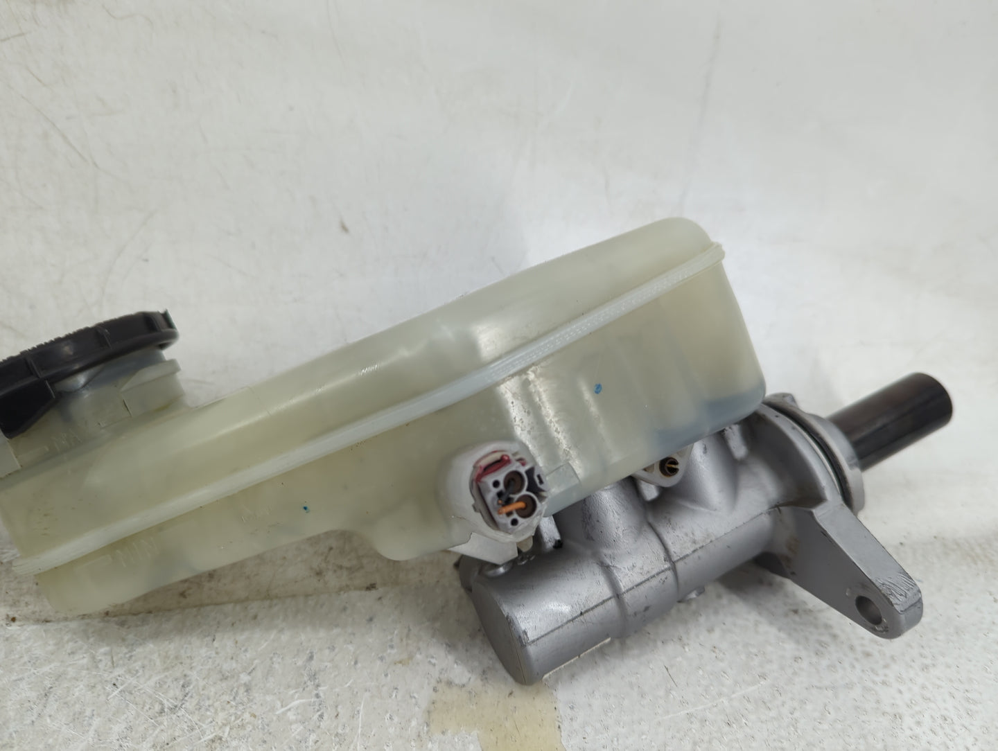 2011-2017 Honda Odyssey Brake Master Cylinder - Oemusedautoparts1.com