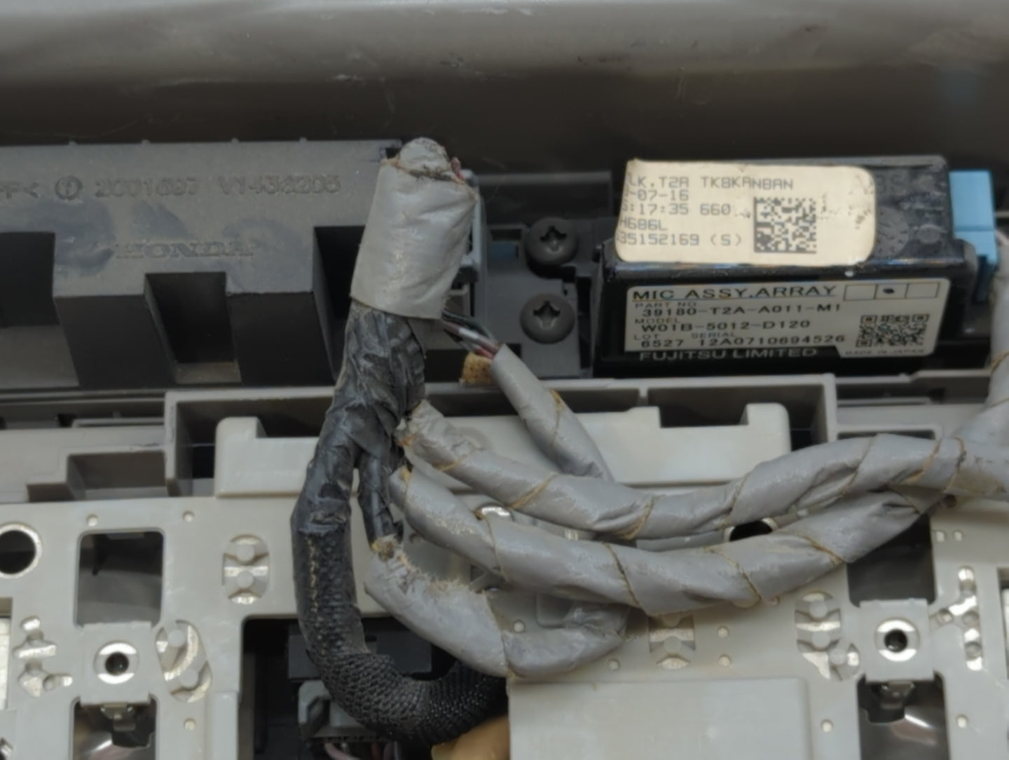 2012 Honda Odyssey Overhead Roof Console - Oemusedautoparts1.com