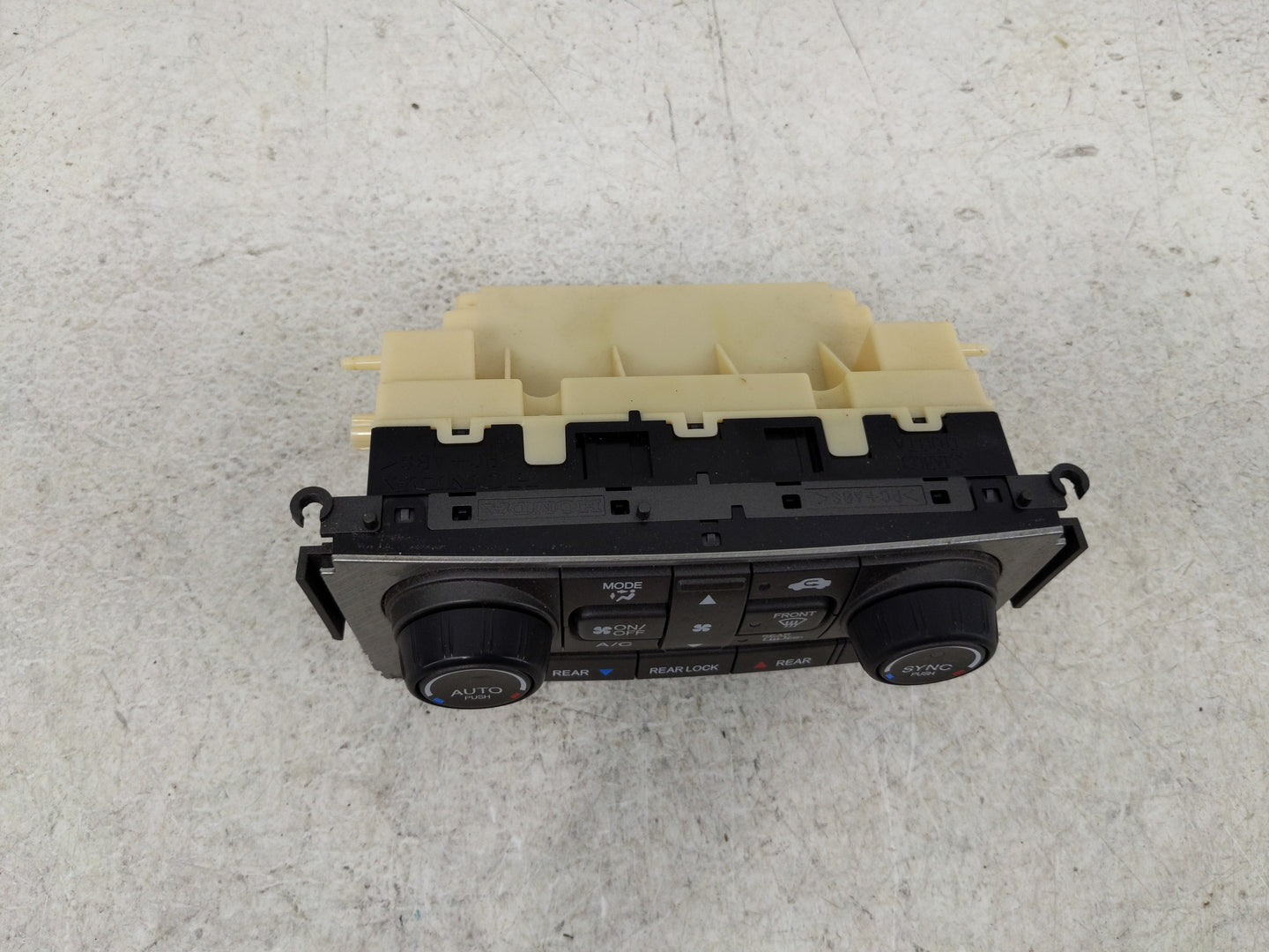 2012 Honda Pilot Climate Control Module Temperature AC/Heater Replacement P/N:79600SZAA010M1 Fits OEM Used Auto Parts - Oemu