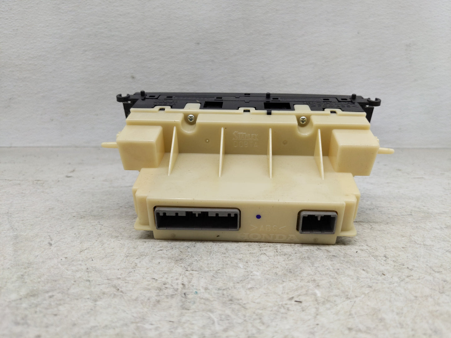 2012 Honda Pilot Climate Control Module Temperature AC/Heater Replacement P/N:79600SZAA010M1 Fits OEM Used Auto Parts - Oemu
