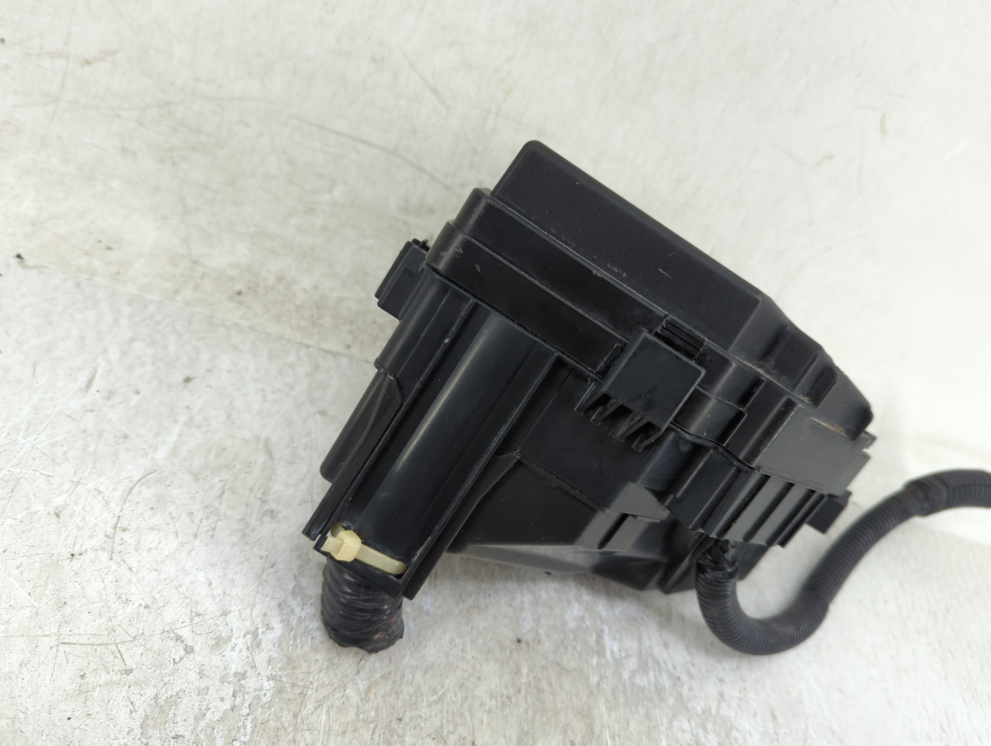 2012-2015 Honda Pilot Fusebox Fuse Box Panel Relay Module P/N:SZA-A521 Fits Fits 2012 2013 2014 2015 OEM Used Auto Parts - O