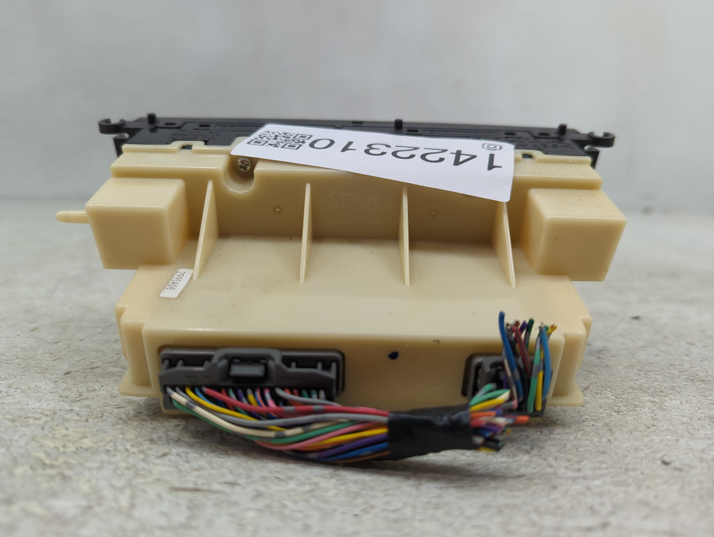 2012 Honda Pilot Radio AM FM Cd Player Receiver Replacement P/N:NH834L Fits OEM Used Auto Parts - Oemusedautoparts1.com